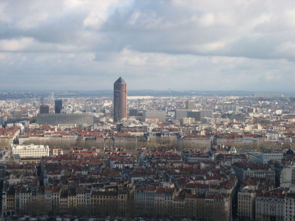 Aussicht von der Kirche auf die Stadt und Hotel Hotel Radisson Blu Lyon