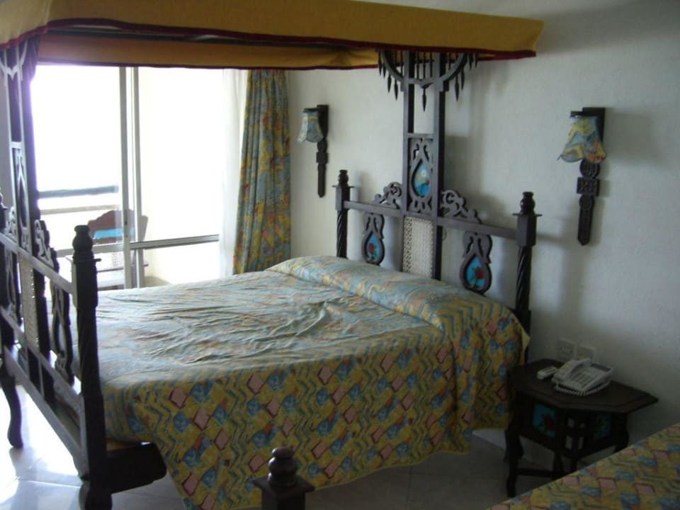 Schönes Bett, direkter Blick aufs Meer Hotel Southern Palms Beach Resort