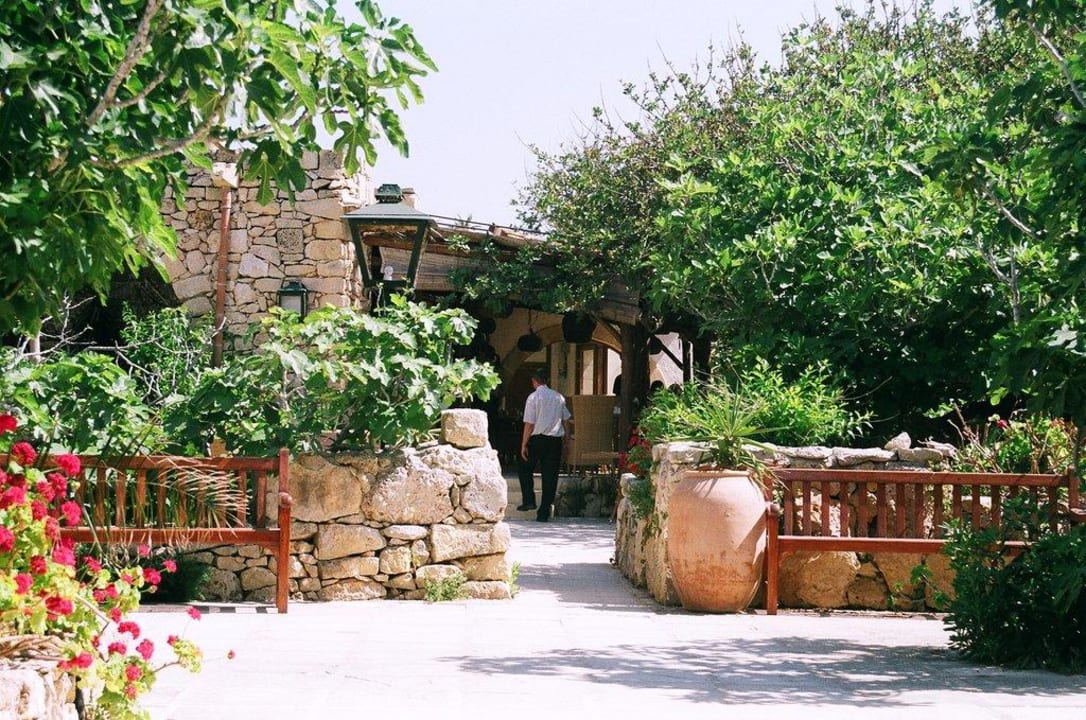 Seiteneingag Restaurant Ta Cenc Hotel