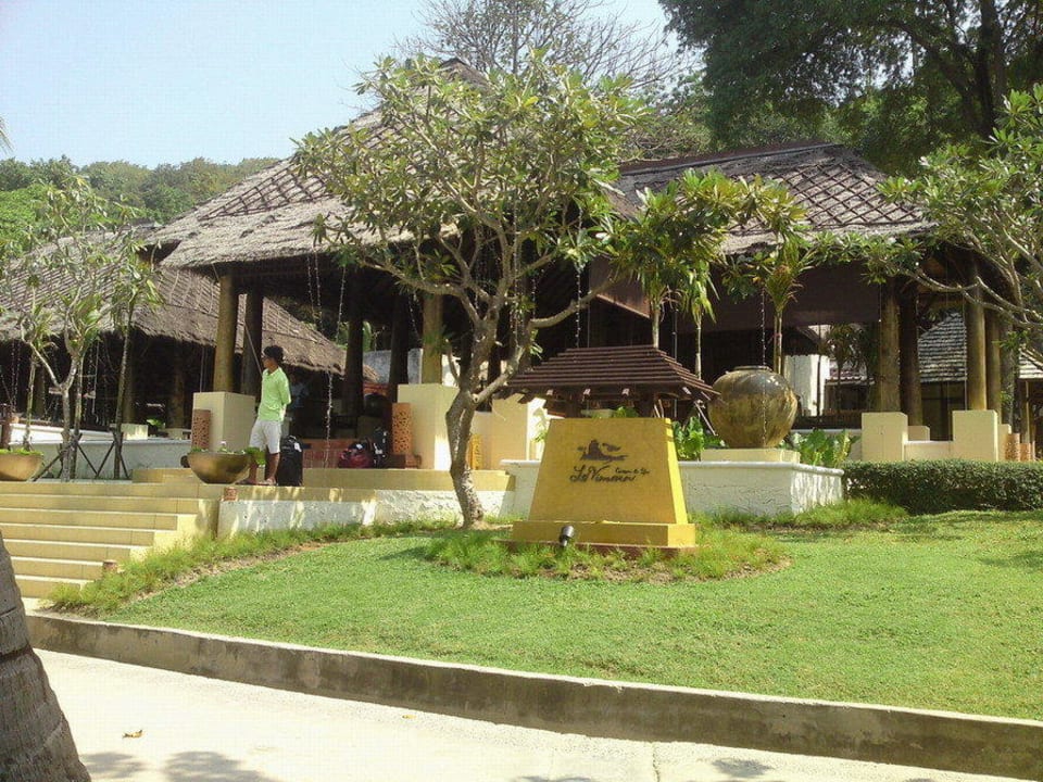 Eingang zum Nachbarhotel Le Vimarn Le Vimarn Cottages & Spa