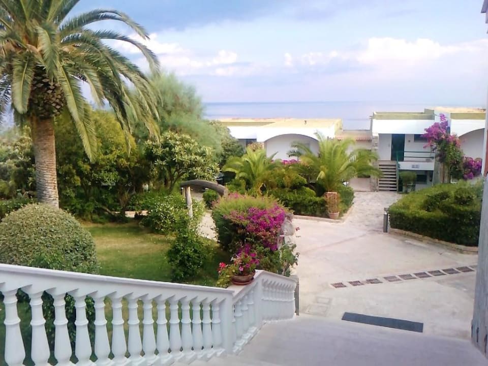 Weg zum Strand Aldiana Club Rocca Nettuno Calabria