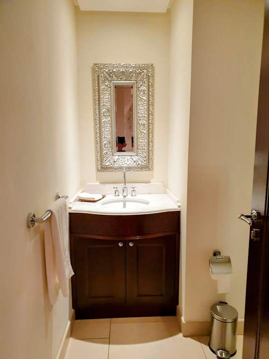 Zimmer Ajman Saray, a Luxury Collection Resort