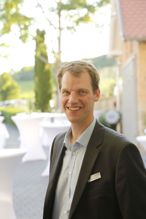 Geschäftsführer H. Jegensdorf kompetent freundlich Weinhaus Henninger Hotel