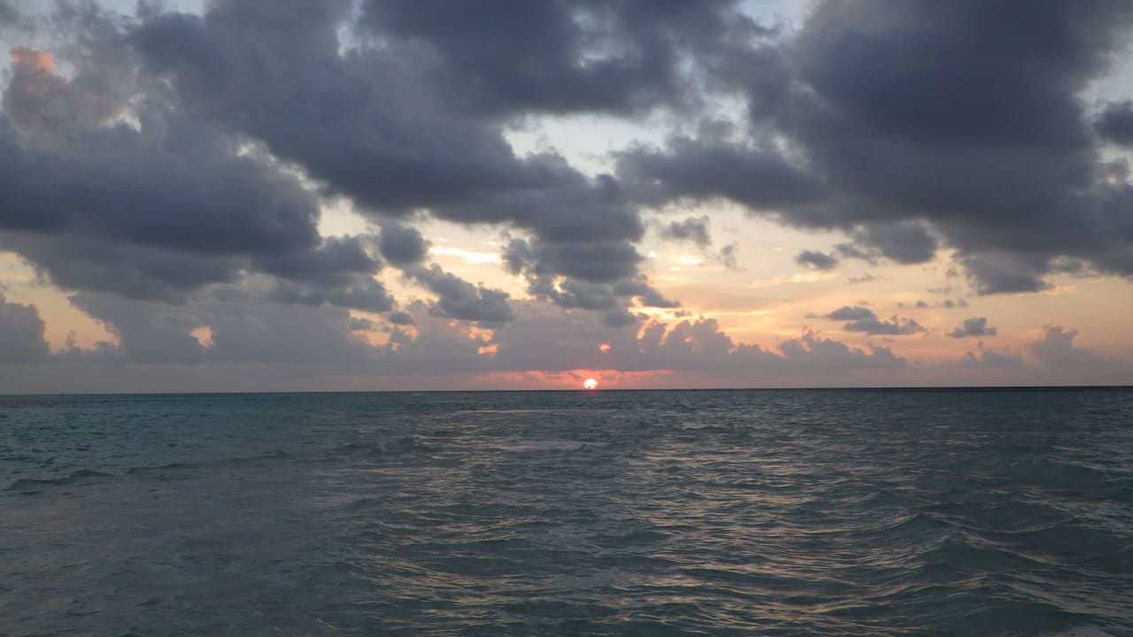 Sonnenuntergang Kuredu Island Resort & Spa