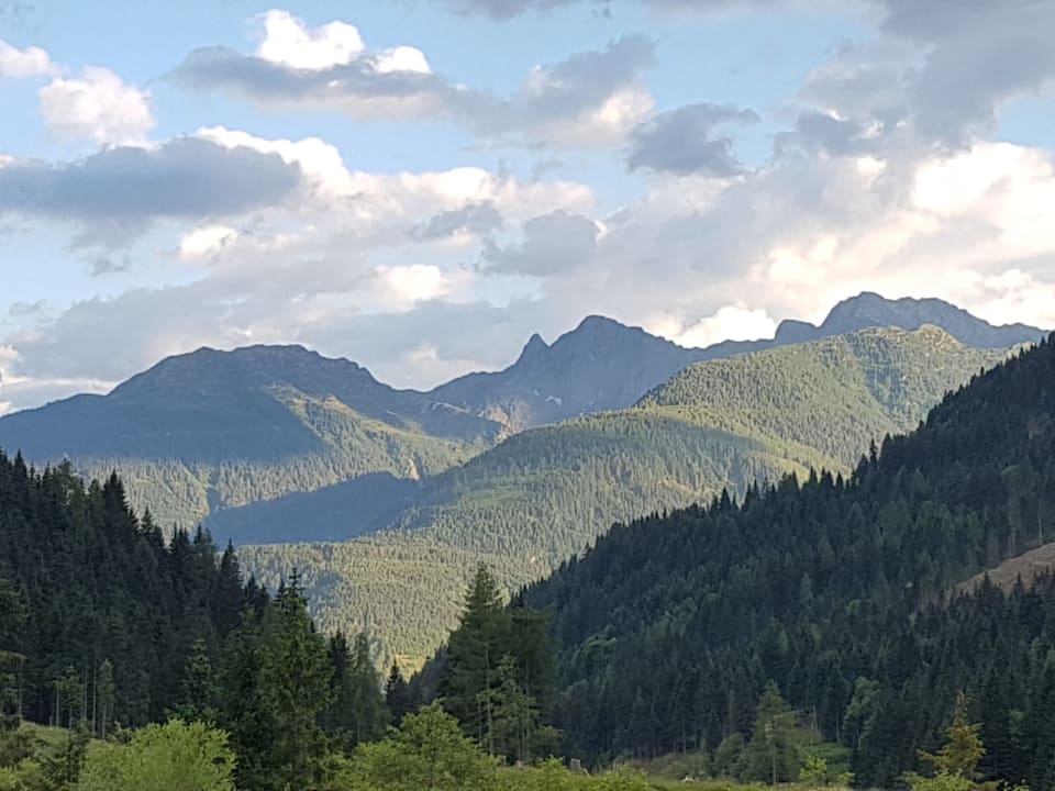 Ausblick Almwellness-Resort Tuffbad