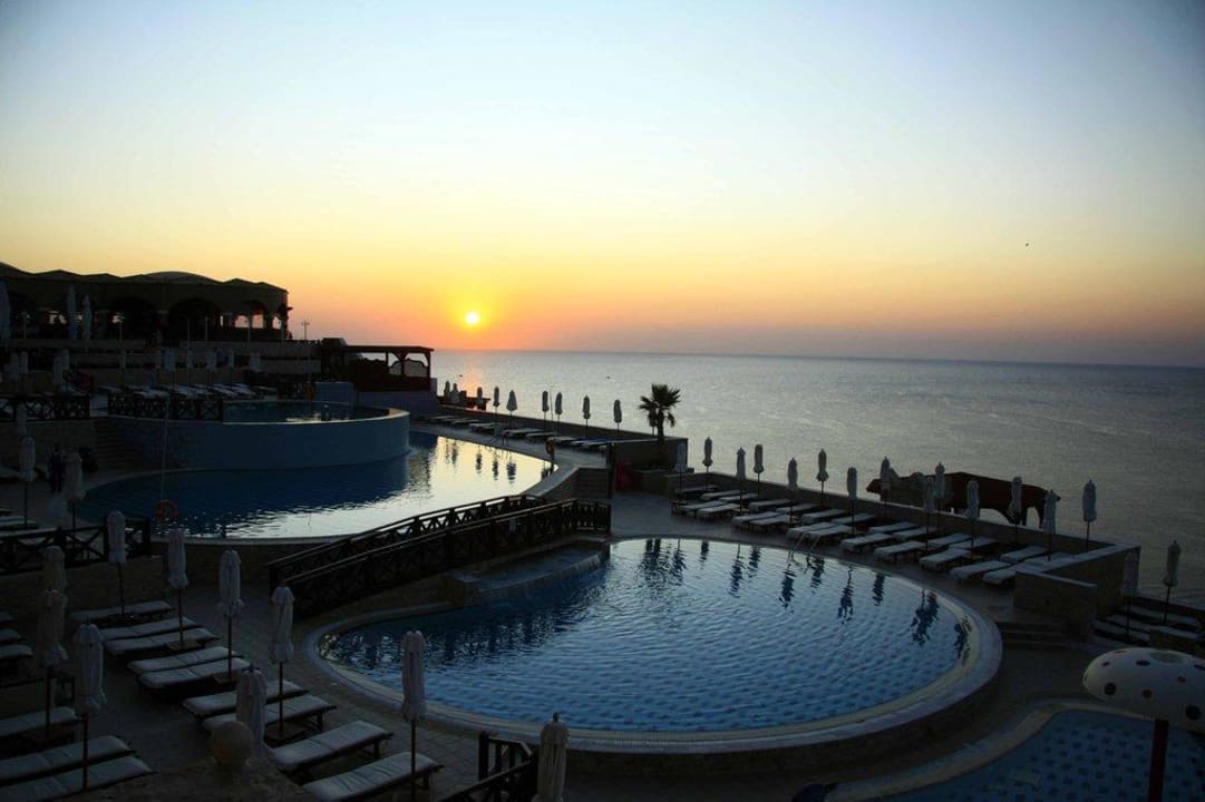 Einer der Pools des Horizon Royal Hotel Kalithea Horizon Royal