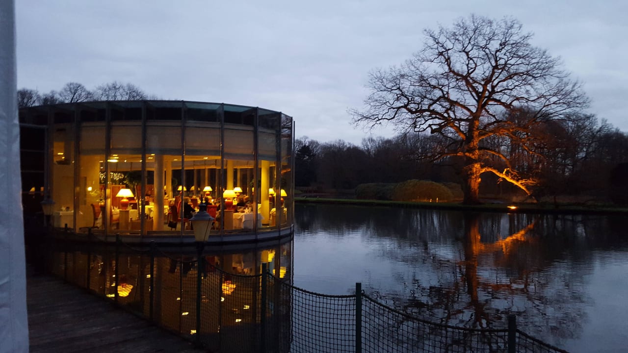 Wasserpavillion am Abend Parkhotel Wasserburg Anholt