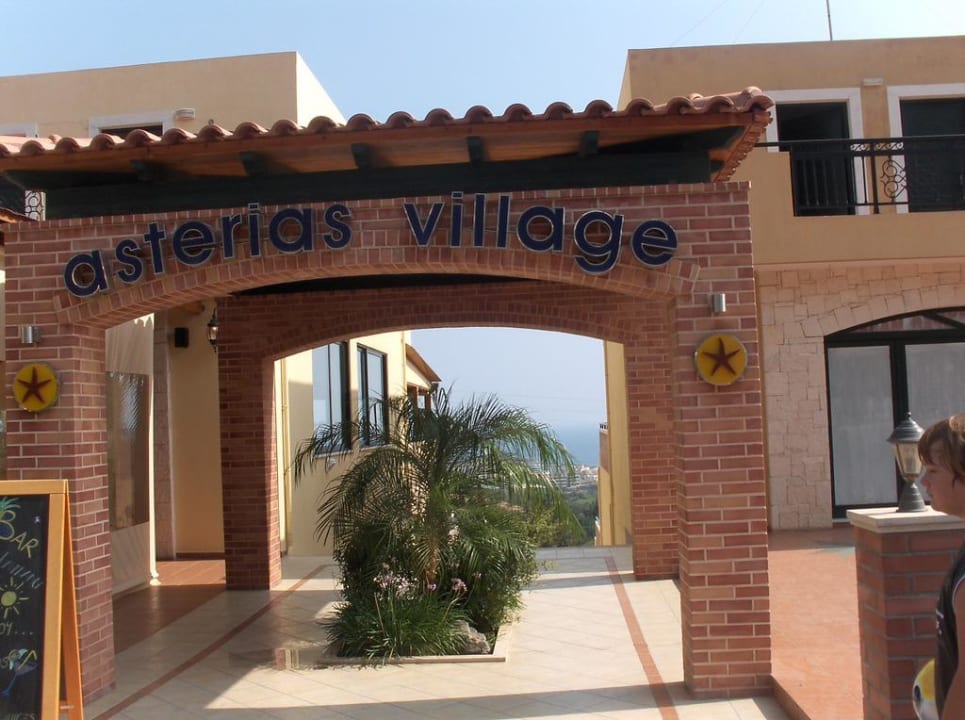 Eingang  Asterias Village Resort