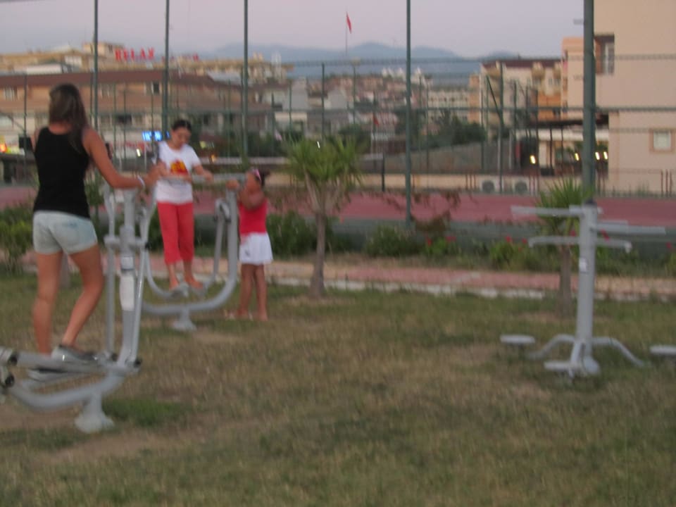 Sportgeräte gegenüber Telatiye Resort