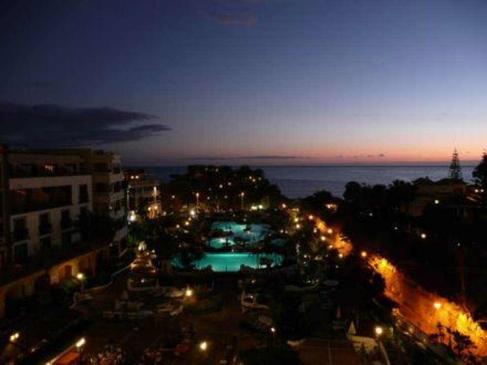 Poollandschaft am Abend Gran Tacande Wellness & Relax Costa Adeje