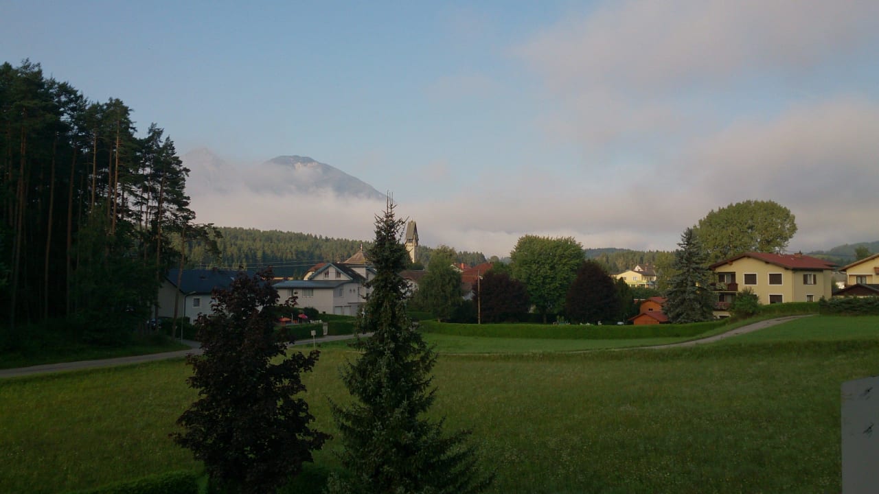 Hintergrund Berge und St. Primus Ferienwohnungen Brezjak
