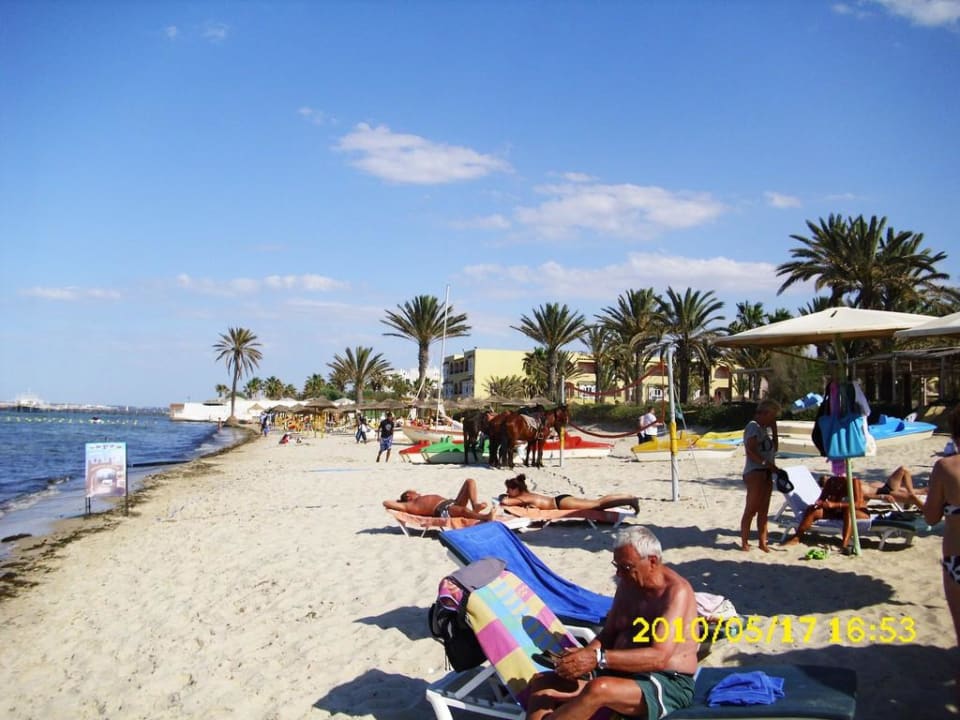 Strand vorm Hotel Hotel El Mouradi Skanes Beach
