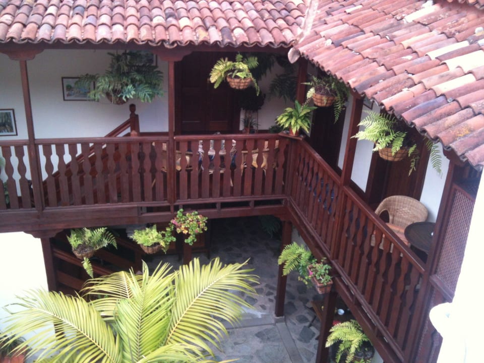 Blick in den Innenhof mit den Farnen (Los Helechos Casa Rural Los Helechos Apartments