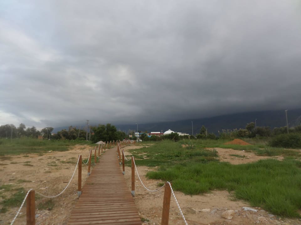 Weg zum Strand HARPIN Georgioupolis Resort Aquapark & SPA