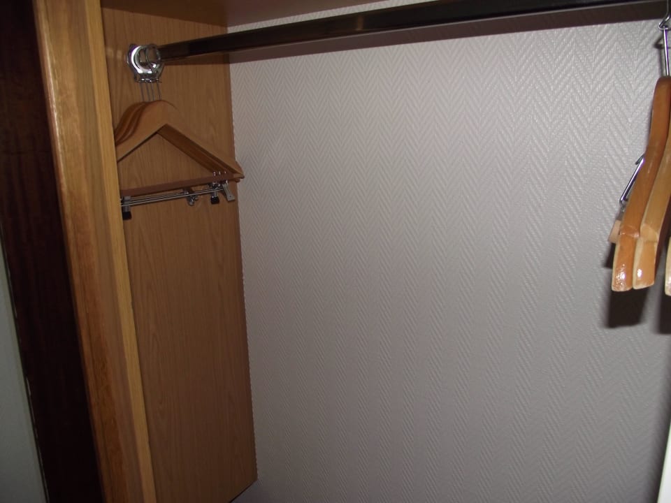 Schrank Leonardo Hotel Düsseldorf Airport - Ratingen