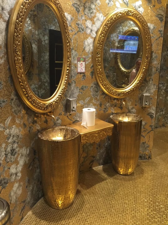 Toiletten Azura Deluxe Resort & Spa Hotel