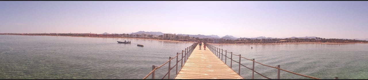 Widok z molo na plażę Regency Plaza Aqua Park & Spa