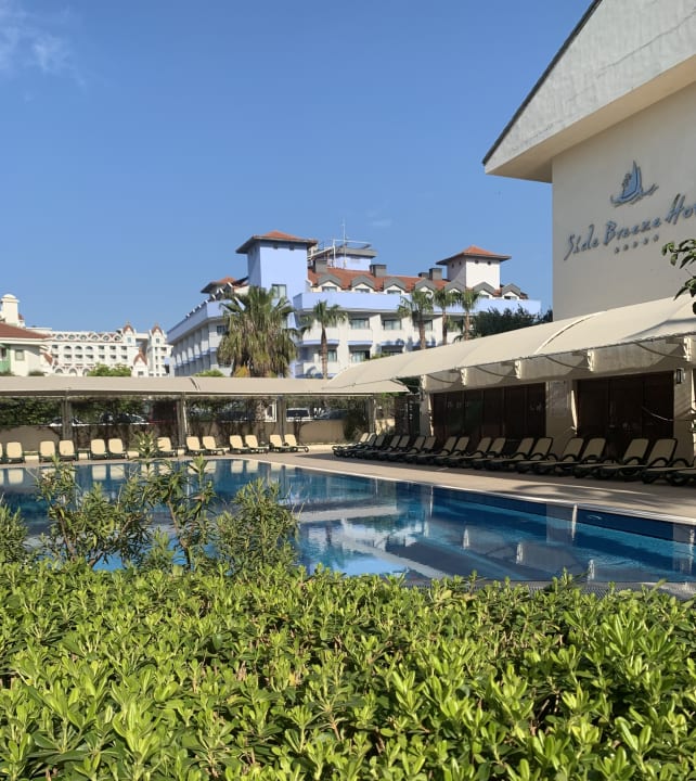 Pool Side Breeze Hotel