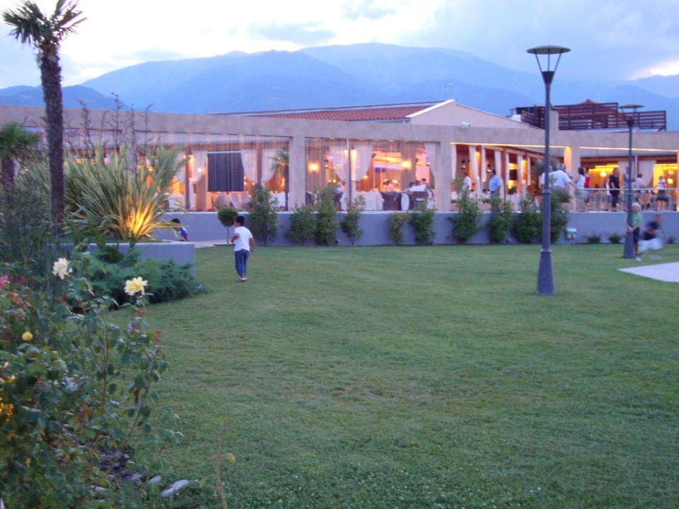 Ansicht vom Strand her alltoura Club Hotel Poseidon Palace