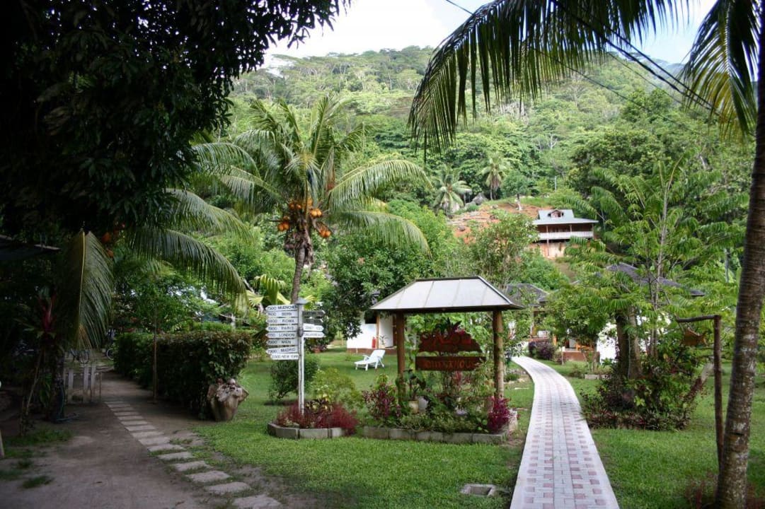 Zugang zur Hotelanlage Guesthouse Calou