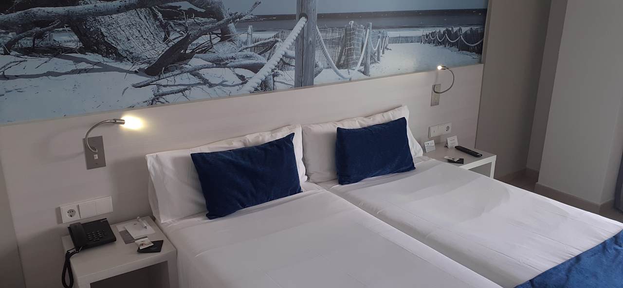 Zimmer BG Tonga Tower Design Hotel & Suites