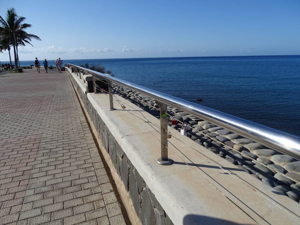 Strandpromenade vor Hotel Lopesan Villa del Conde Resort & Thalasso