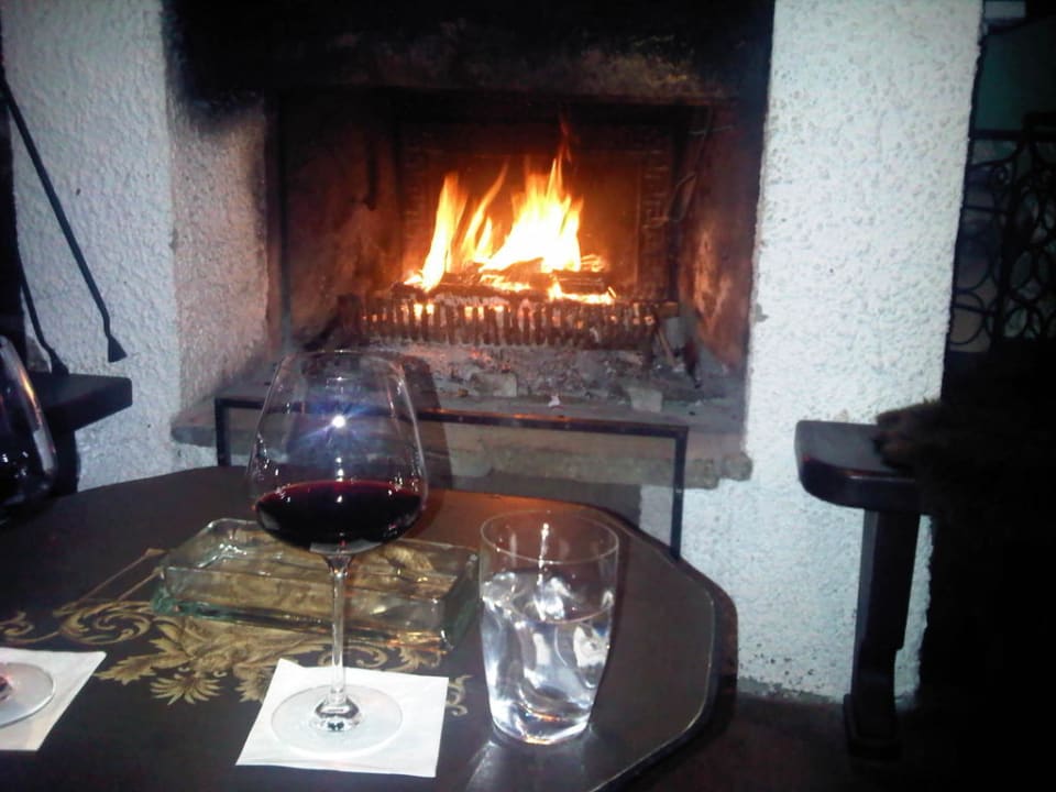Abends im Kaminfeuer in der Bar Hotel Gasthof Post