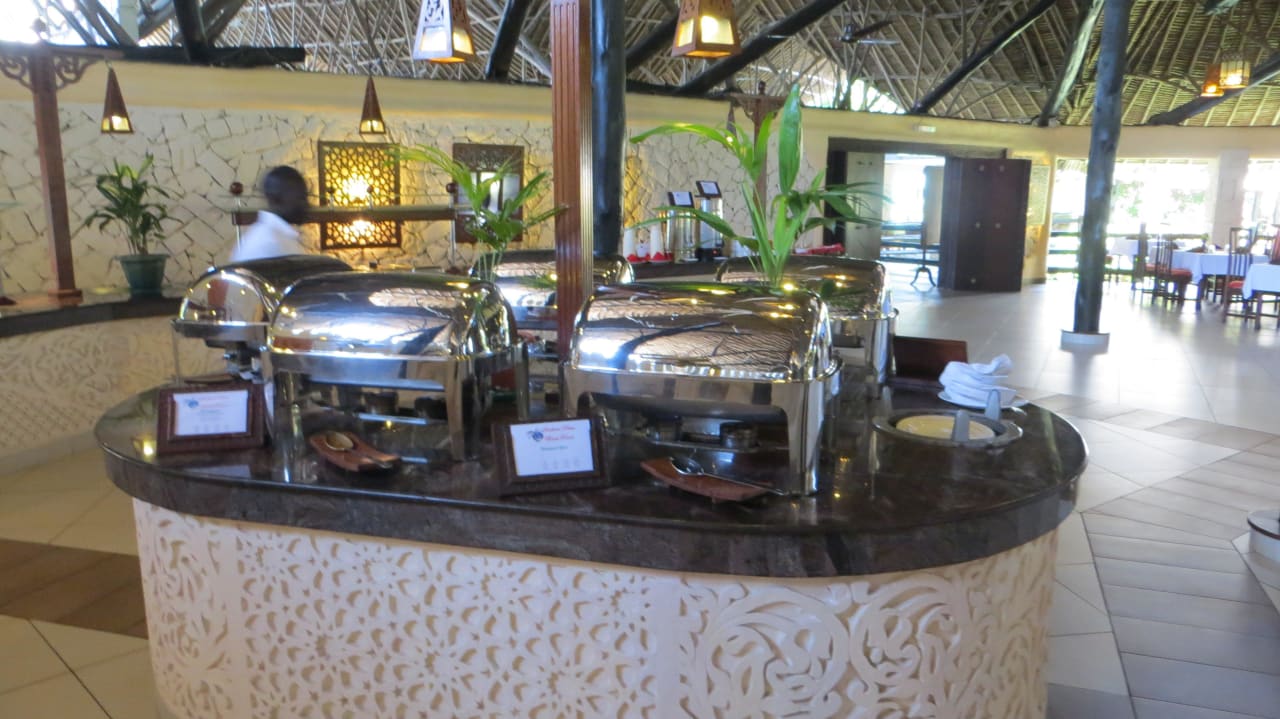 Teile des Buffet`s Hotel Southern Palms Beach Resort