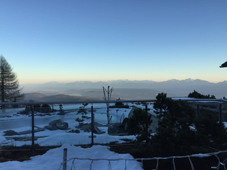 Sonnenuntergang  mit Blick Richtung  Hochobir Mountain Resort Feuerberg