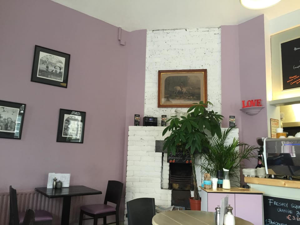 Café Hotel Avalon House