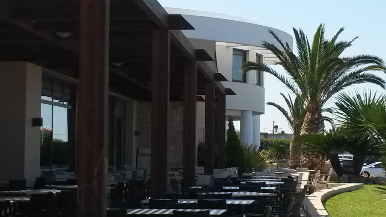 Ein Teil des Restaurant-Außenbereichs Grand Hotel Holiday Resort