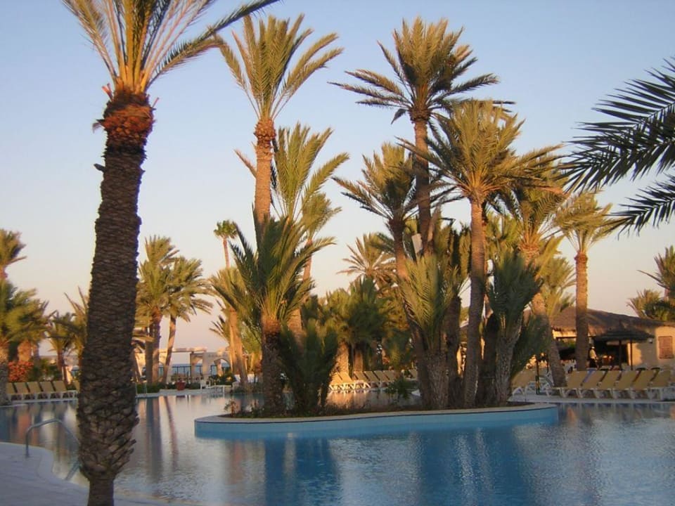 obere Pool am Abend Zita Beach Resort