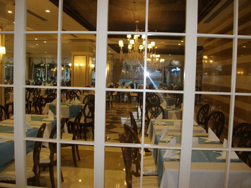 Restaurant rechte Seite Diamond Excellence Resort & Spa