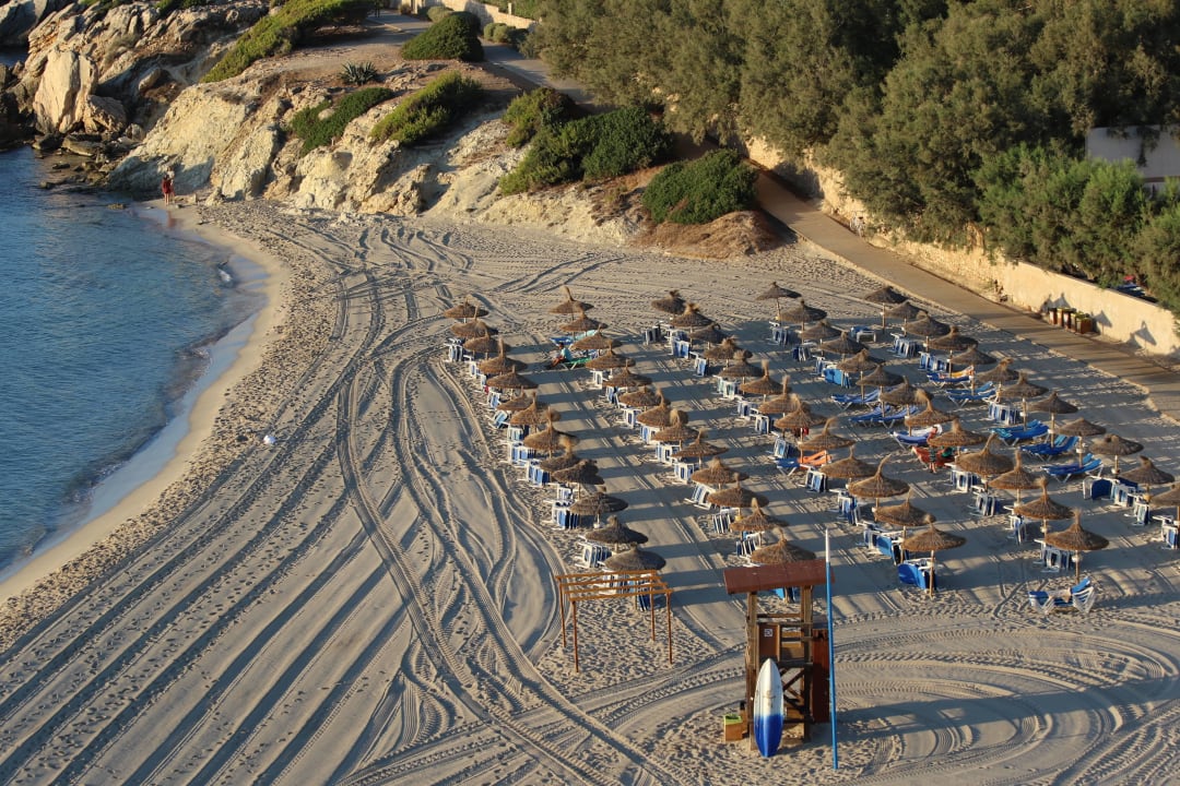 Der Strand Son Moll vor dem Hotel Son Moll Sentits Hotel & Spa