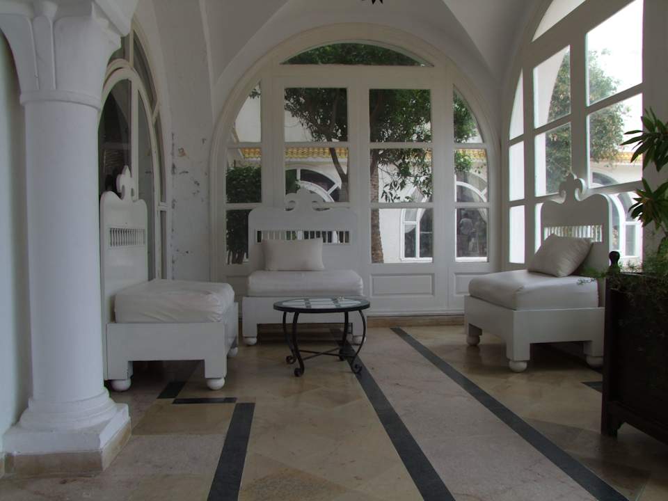 Viele schön gemachte Plätze zum verweilen Alassio Hotel and Thalasso