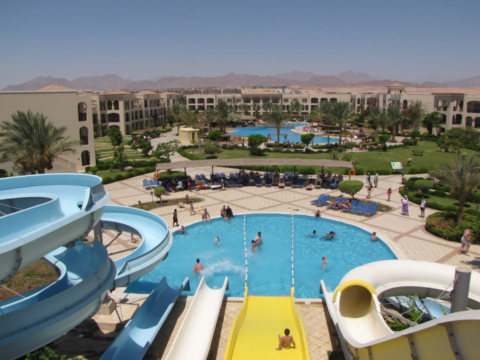 Blick vom Rutschenturm auf den Pool Jaz Mirabel Park & Club