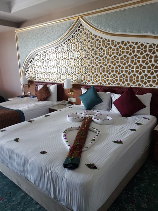 Zimmer Royal Taj Mahal Hotel