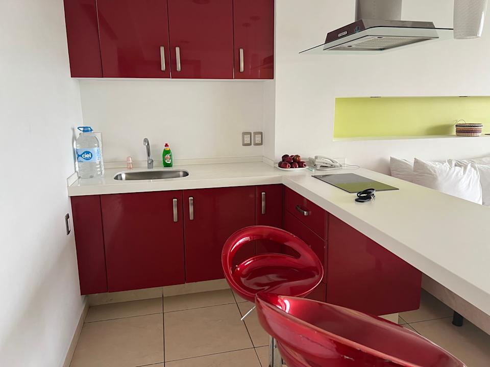 Zimmer Ramada by Wyndham Acapulco Hotel & Suites