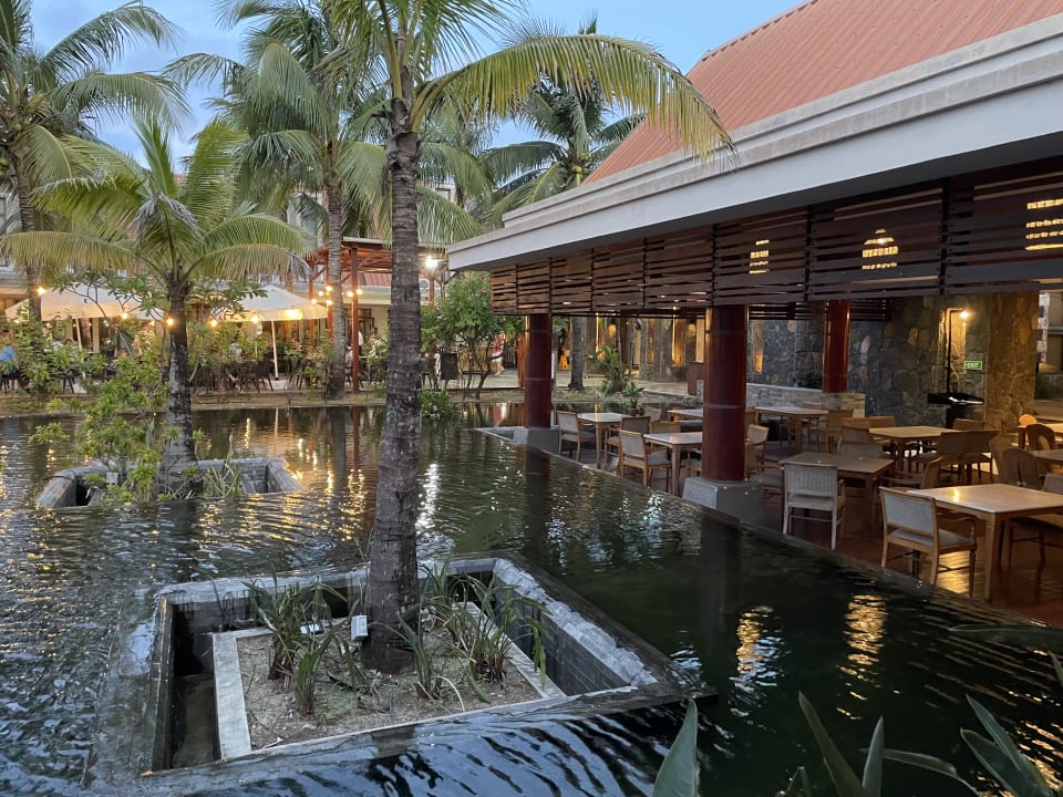 Gastro Crystals Beach Resort Belle Mare, a member of Radisson Individuals