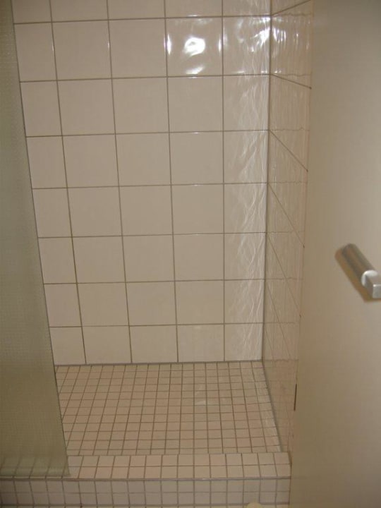 Bequemer Duscheinstieg Hotel Domicil Berlin by Golden Tulip