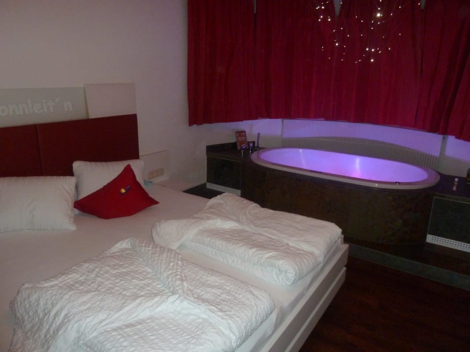 Lila Jacuzzi Hotel Sonnleiten