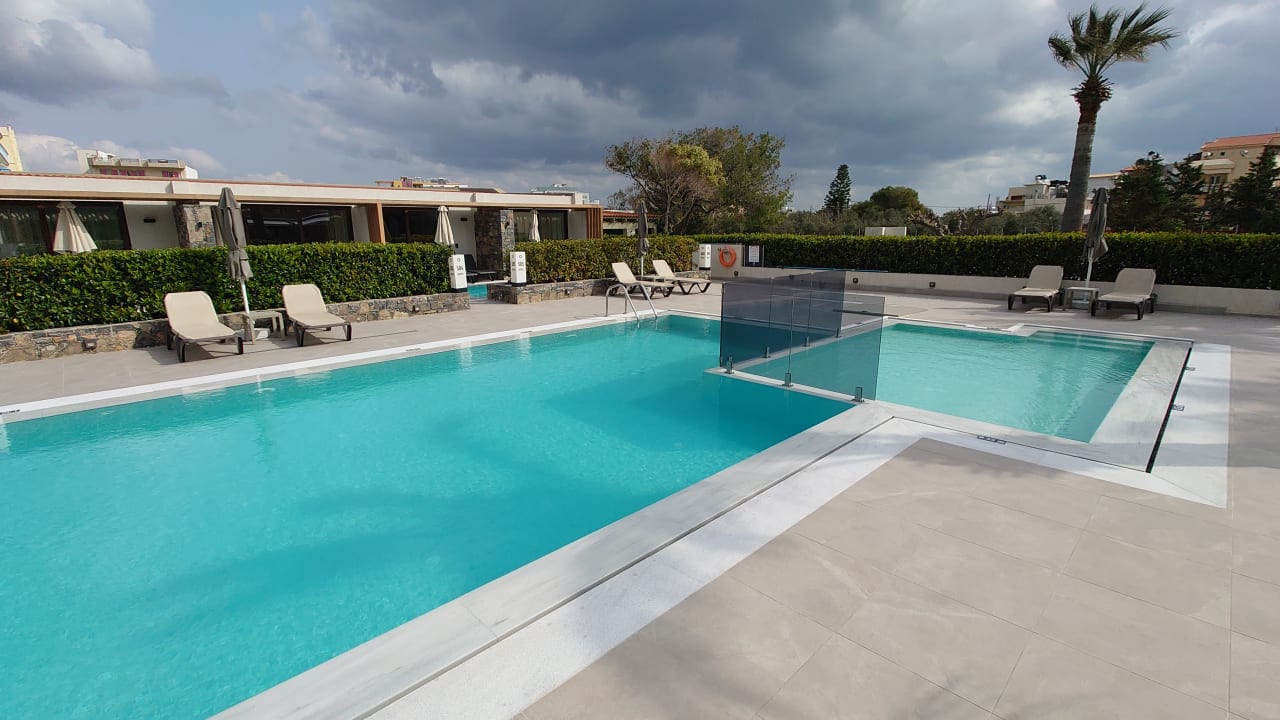 Pool Petousis Hotel & Suites