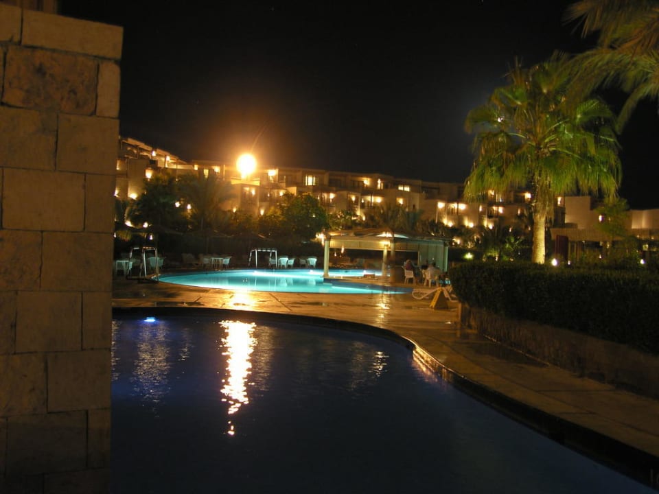 Pool bei Nacht Fort Arabesque Resort, Spa & Villas