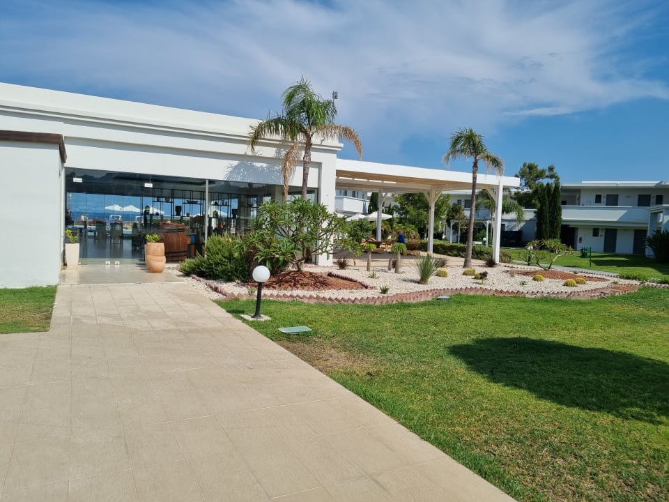 Außenansicht Asterias Beach Resort