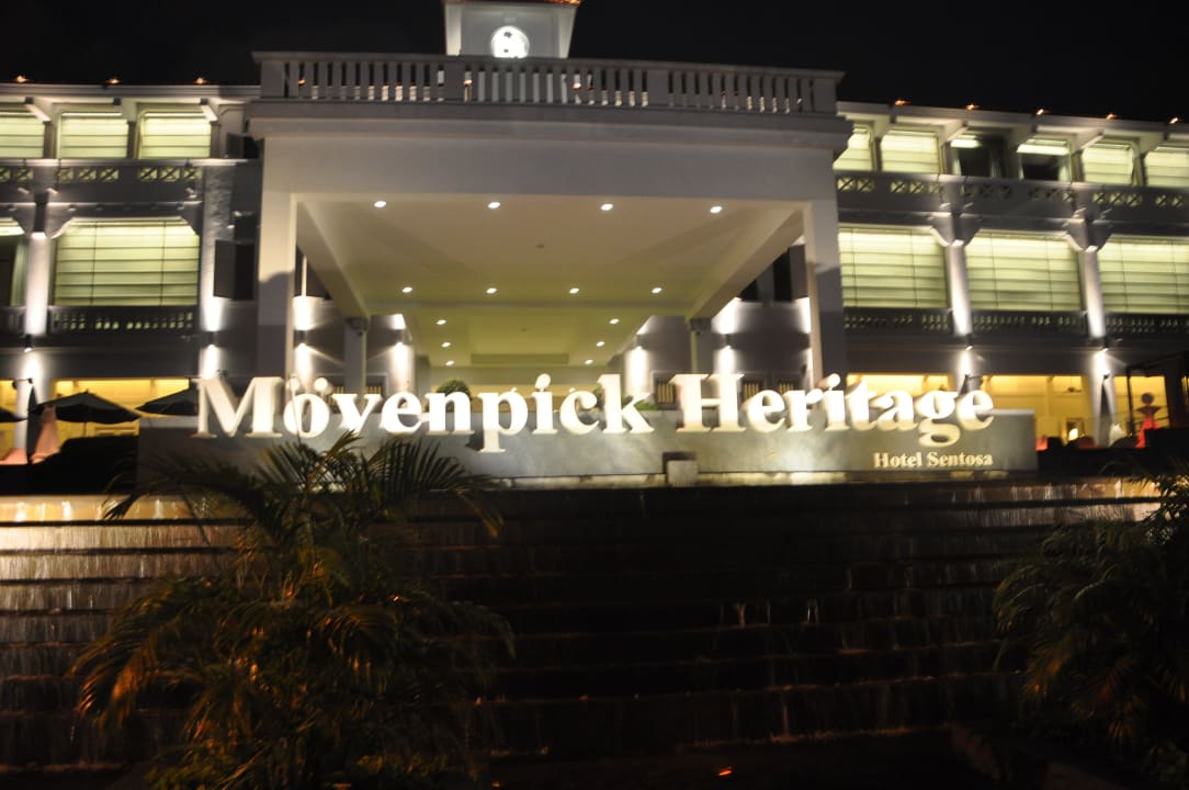 Bei Nacht Oasia Resort Sentosa