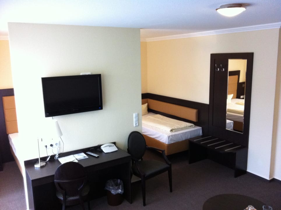 Zimmer  mit Abtrennung zum Bett ...toll Hotel zur Heideblüte