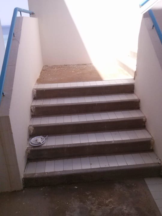 Verschmutzte Aussentreppe Hotel Amir Palace