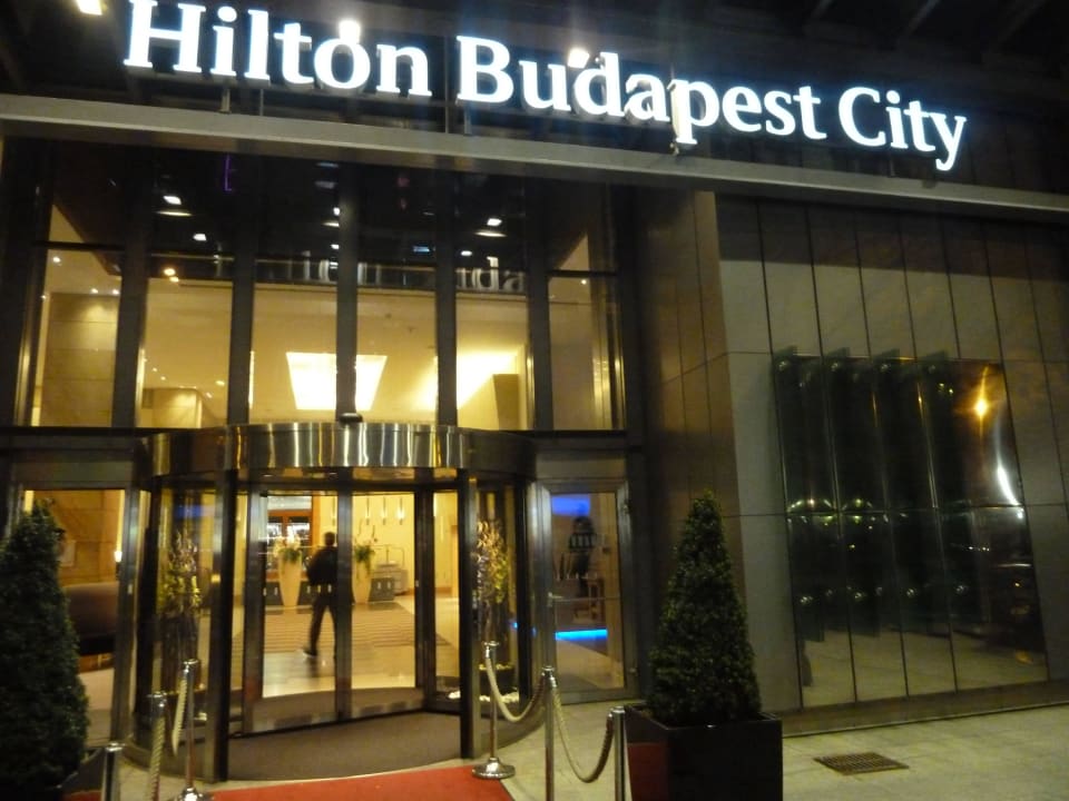 Eingang Crowne Plaza Budapest, an IHG Hotel