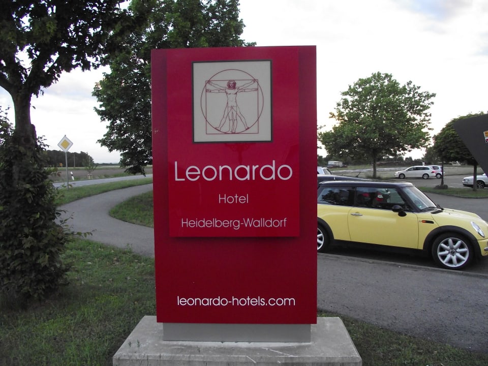 Einfahrt und Ausfahrt Leonardo Hotel Heidelberg-Walldorf