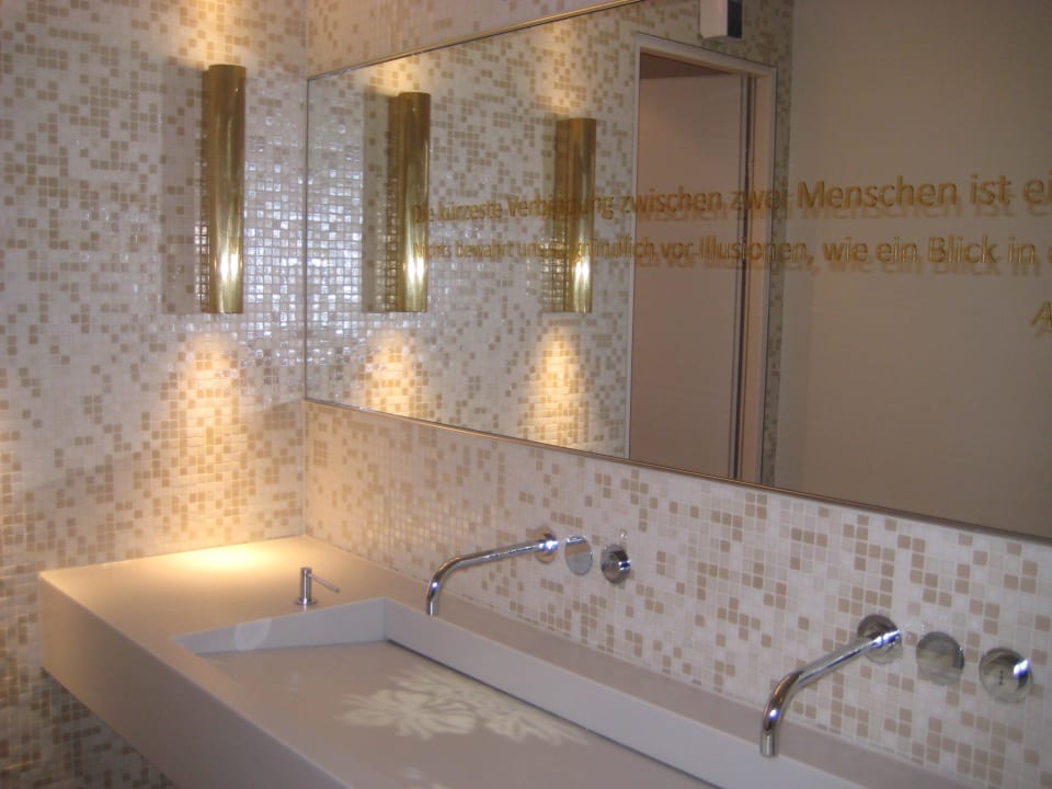 Öffentliches WC Motel One München-Garching